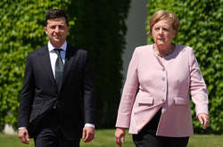 Президент України Володимир Зеленський провів телефонну розмову з канцлеркою Німеччини Ангелою Меркель