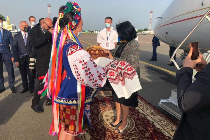 Президентка Грузії прилетіла в Україну на зустріч із Зеленським