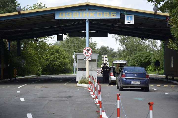 Відсьогодні на кордоні з Угорщиною відновлює роботу пункт пропуску «Дзвінкове»