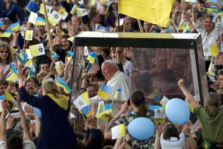 Рівно 20 років тому Україну відвідав Папа Іван Павло ІІ: як це було (фото, відео)