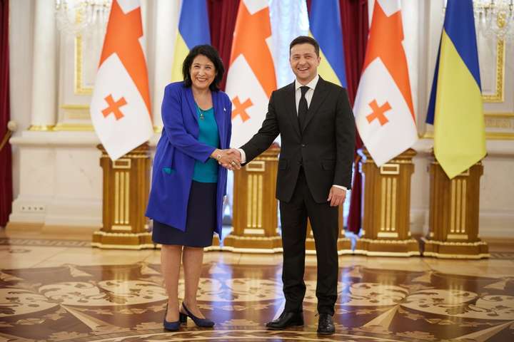 Зеленський обговорив з президенткою Грузії взаємне визнання Covid-сертифікатів