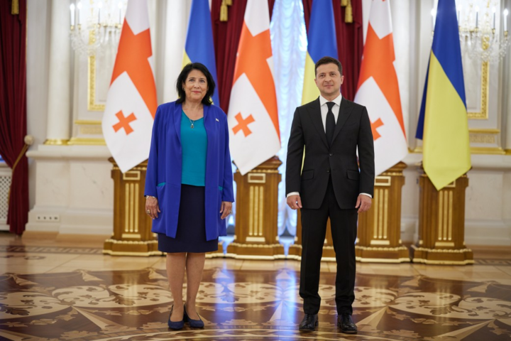 Зеленский обсудил с президентом Грузии взаимное признание Covid-сертификатов