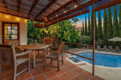 Дом в США, где маньяк совершил жестокое убийство, купили за $130 млн (фото)