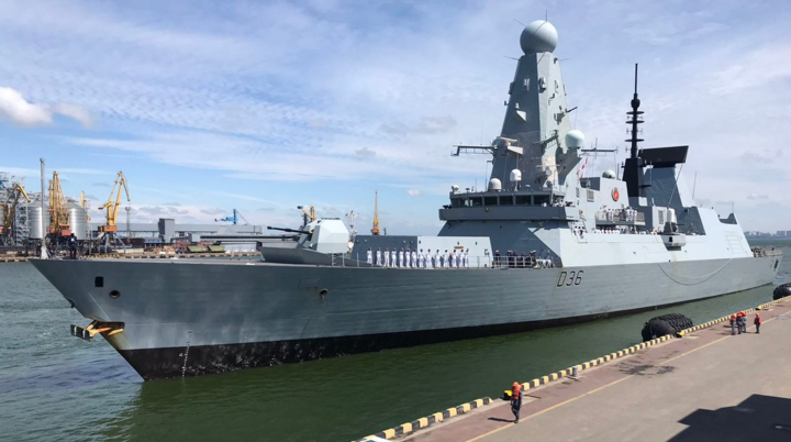 Минобороны Британии об обстреле военными РФ: корабль был в водах Украины