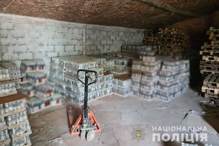 20 тис. тонн контрафактного алкоголю. На Київщині викрили підпільні цехи (фото)