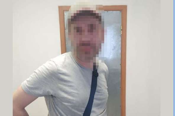 У  Івано-Франківську чоловік напідпитку кидався на перехожих з ножем