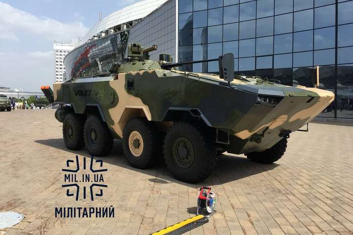 Білоруси представили новий БТР власного виробництва