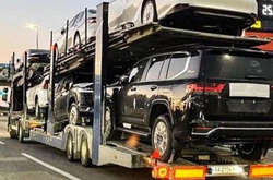 Автовоз з позашляховиками Toyota Land Cruiser 300 в Україні