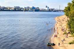 Фахівці дослідили проби води в місцях масового відпочинку киян на водоймах міста