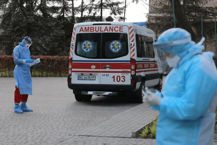 В Україні за добу виявили понад 900 Covid-інфікованих 