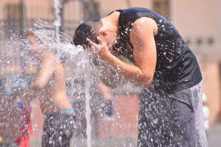 Спека в Києві встановила перші рекорди літа