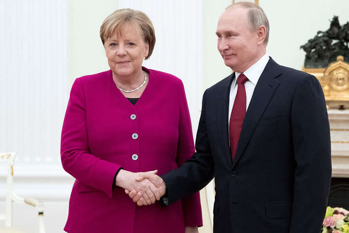Меркель закликала ЄС до прямого діалогу з Путіним