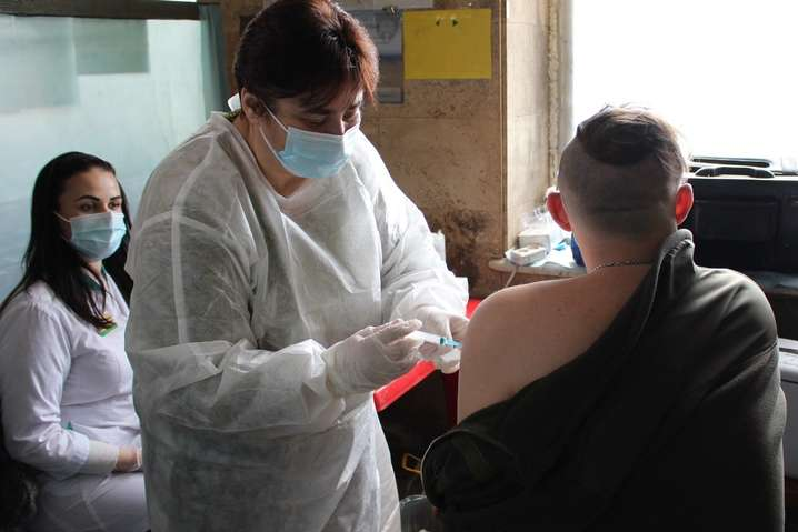 В Украине за сутки сделали рекордное количество Covid-прививок