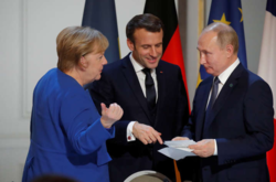 Лидеры ЕС отклонили предложение Меркель о саммите с Путиным