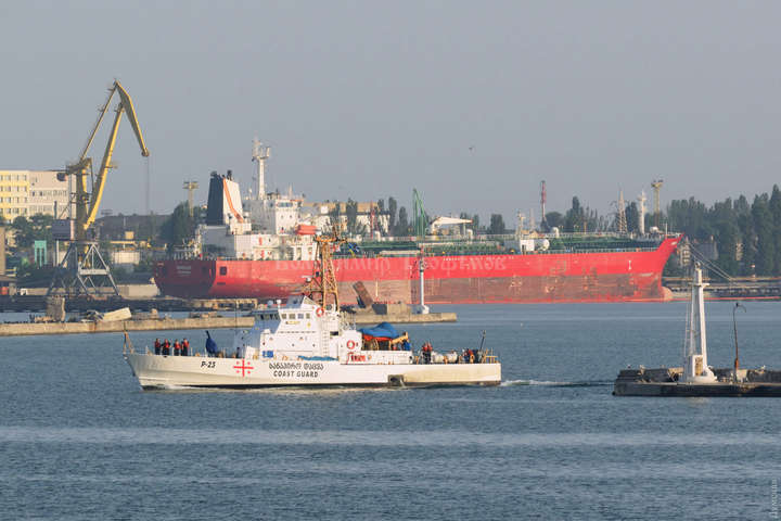 Стало відомо, які кораблі першими зайшли до Одеси для участі в «Сі Бриз-2021»