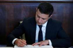 Зеленький підписав указ про відзначення державними нагородами України з нагоди Дня Конституції України