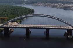 Родина «слуги» Тищенка заробляє мільйони на схемах із мостом-довгобудом у Києві