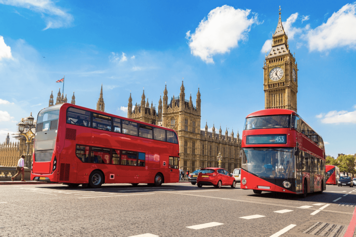 У Лондоні вийшли на регулярний маршрут перші водневі автобуси