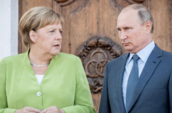 Меркель объяснила, почему она хочет наладить диалог с Путиным