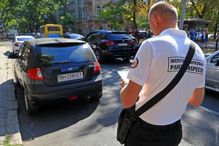 Повноваження паркувальних інспекторів розширять: за що проголосували нардепи 