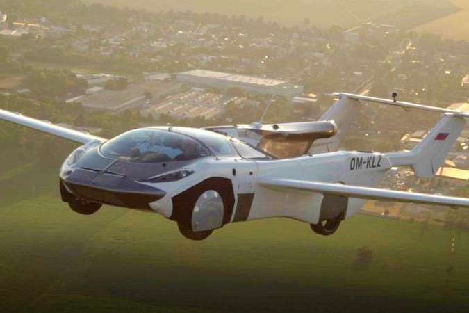 Літаючий автомобіль уже не мрія, а реальність. Журналістам презентували AirCar