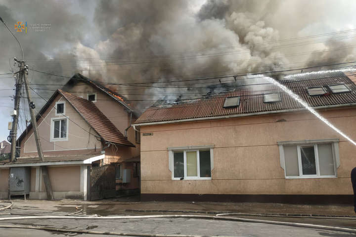 У Мукачеві спалахнув придорожній готель
