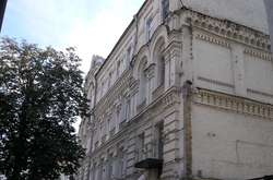 Будівля на вул. Семена Петлюри, 16 старовинної побудови