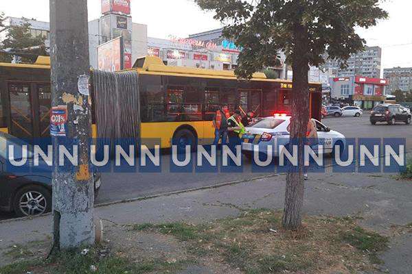 У Києві тролейбус переїхав велосипедиста (фото)