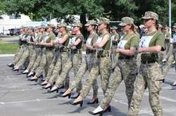 Про підбори на параді та приниження українських жінок