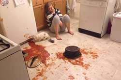 Кухня — самая благоприятная среда для провалов. Подборка курьезных фото