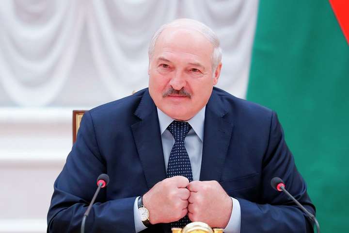Відкрита Білорусь. Лукашенко вигадав, як спонукати іноземців до вакцинації