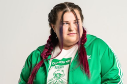  Артистка пообещала, что больше не будет записывать треки с русскими 
  