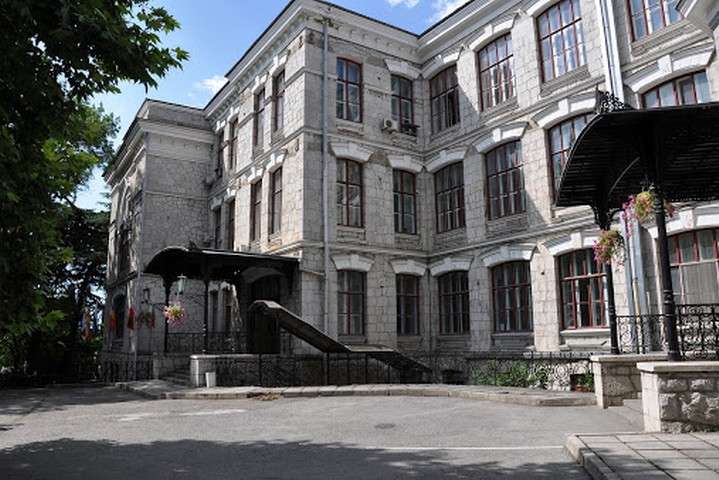 Окупанти хочуть випхати культовий інститут з історичного будинку в центрі Ялти