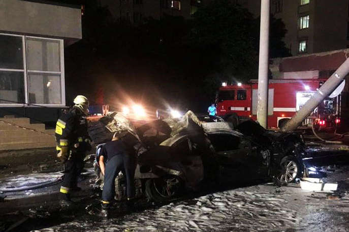 Жахлива аварія у Дніпрі. Після жорсткого зіткнення авто загорілося, є жертви (фото, відео)