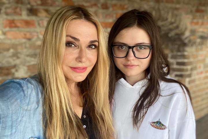 Ольга Сумська із дочкою показали місце сили в Україні (відео)