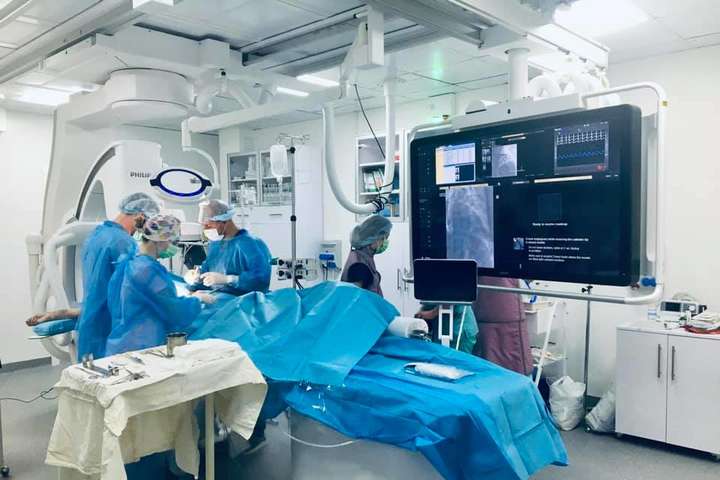 У Львові медики прооперували серця двох пацієнтів без жодного розрізу