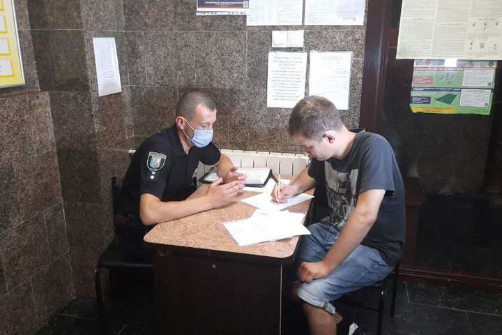 У Києві поліція затримала депутата від «слуг», який пропонував собак міняти на газ (фото)