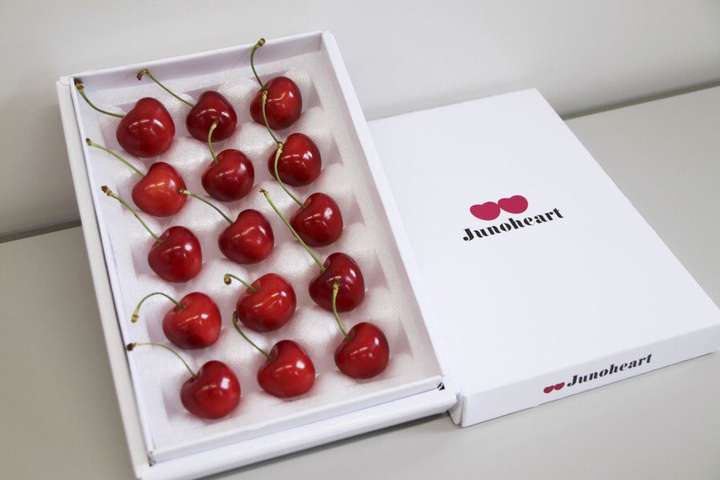 На аукціоні в Японії ягоди черешні продали за химерною ціною