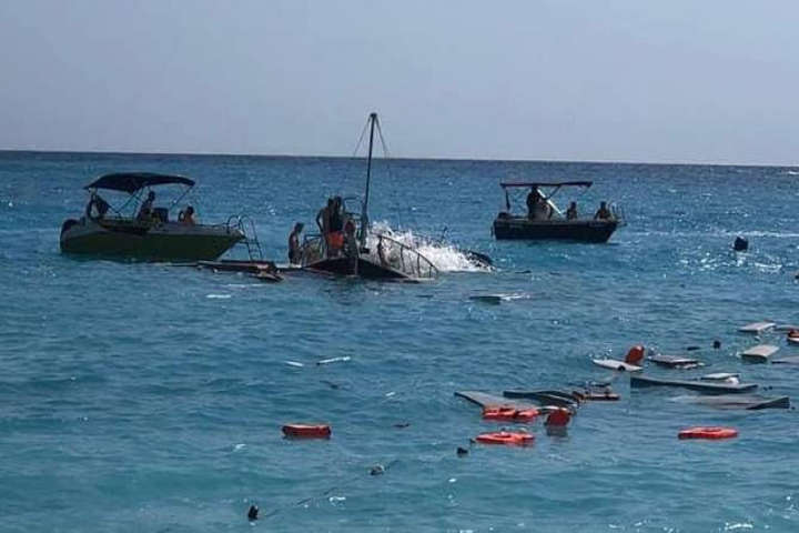 У Туреччині затонув катер з туристами, загинула дитина