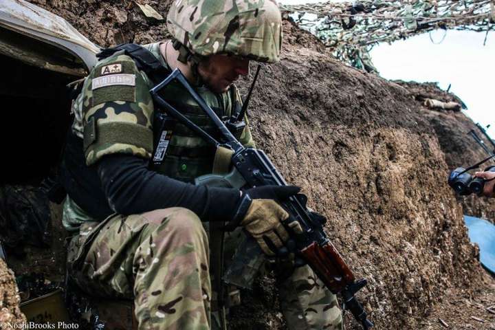 Доба на Донбасі: бойовики вбили одного військового, ще двох поранили
