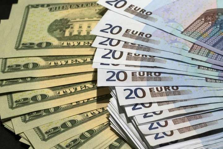 Долар і євро знизилися після триденного зростання. Курс валют на 6 липня
