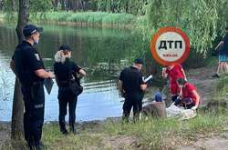 З озера в парку Партизанської слави водолази дістали тіло чоловіка (фото)