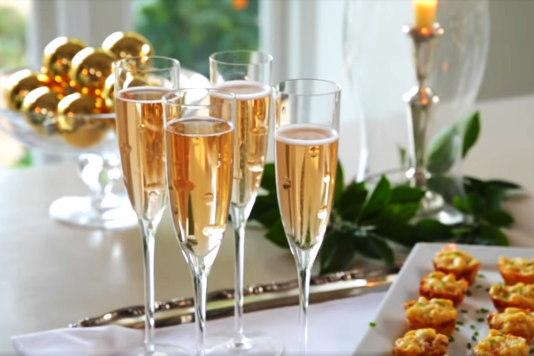 Комітет вин Шампані закликав зупинити постачання шампанського в Росію