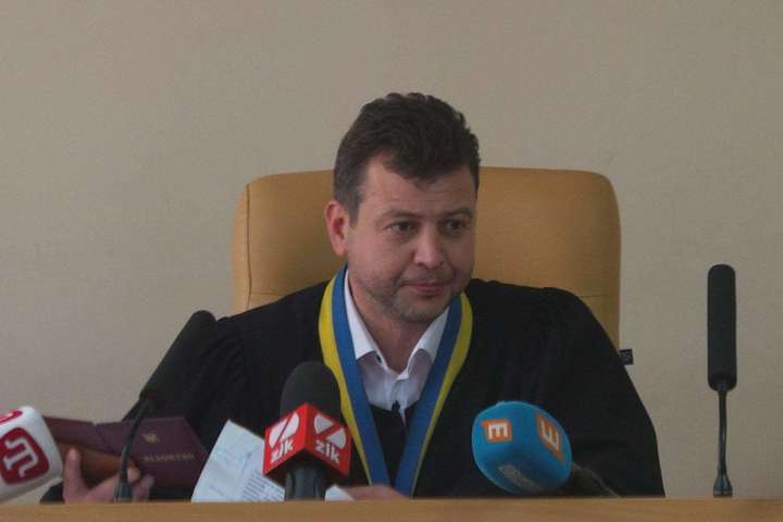 Депутат стверджує, що суддям дзвонять від імені Зеленського
