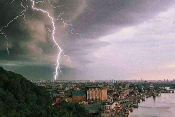 У Києві та області оголошено перший рівень небезпеки