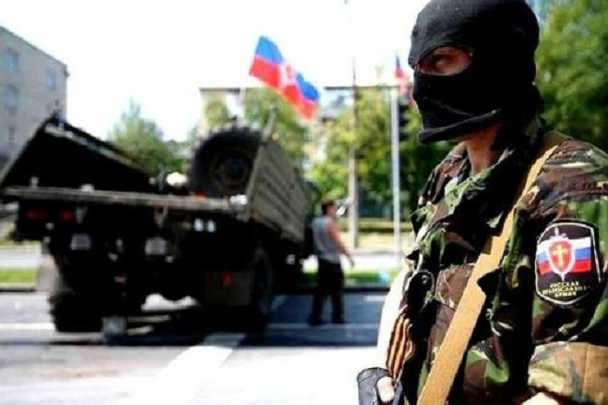 Донбас: російські найманці розміщують бойову техніку в населених пунктах