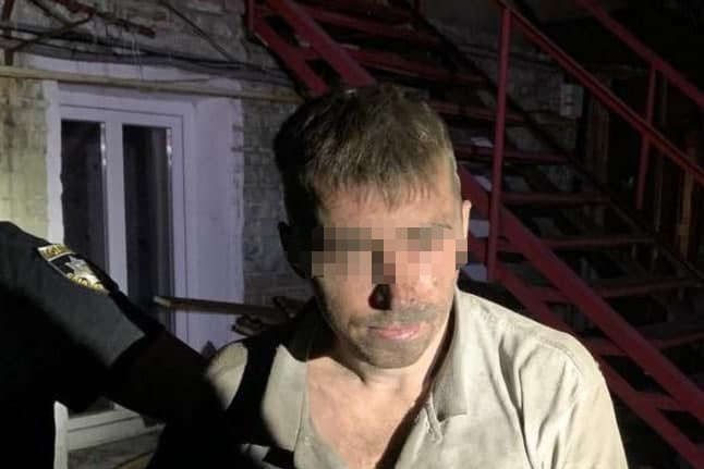 Педофіла, якого ловили по дахах на Подолі, взято під арешт
