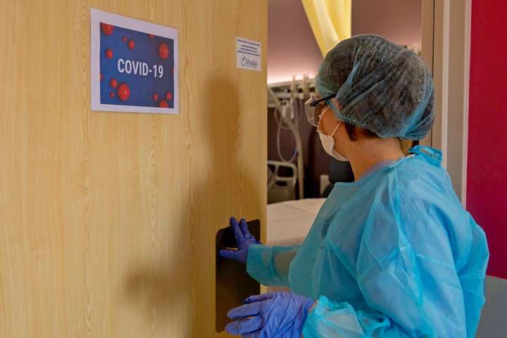 За добу в Україні підтвердили 617 нових випадків коронавірусу