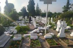 Повалені хрести, розбиті могили. На Львівщини юнак осквернив майже 60 могил січових стрільців (фото)