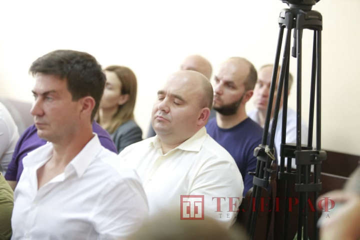  Депутат заснув на засіданні щодо Медведчука (фото)